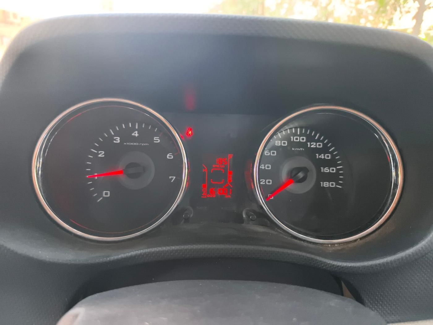 2016 Mahindra TUV300 T8, Diesel, Manual, 1,61,001 km, interior