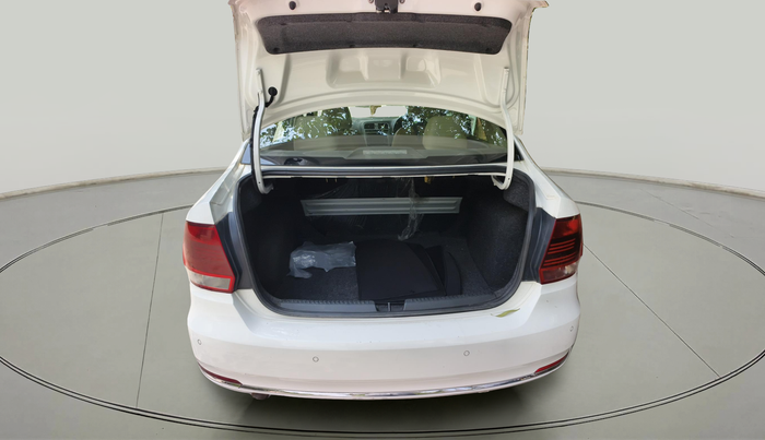 2017 Volkswagen Vento HIGHLINE PLUS 1.5 AT 16 ALLOY, Diesel, Automatic, 98,444 km, exterior
