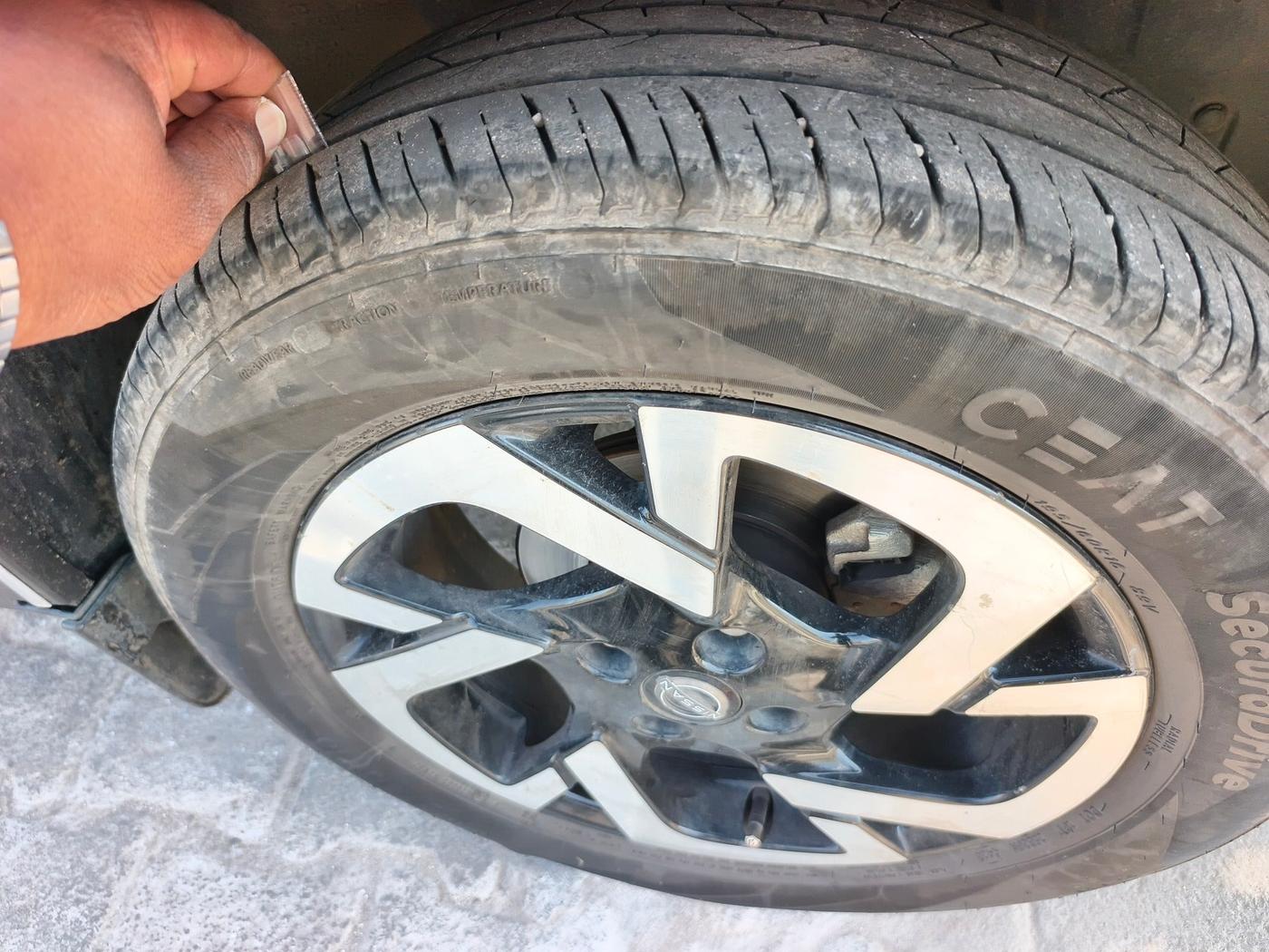 2023 Nissan MAGNITE XV MT, Petrol, Manual, 36,156 km, tyre