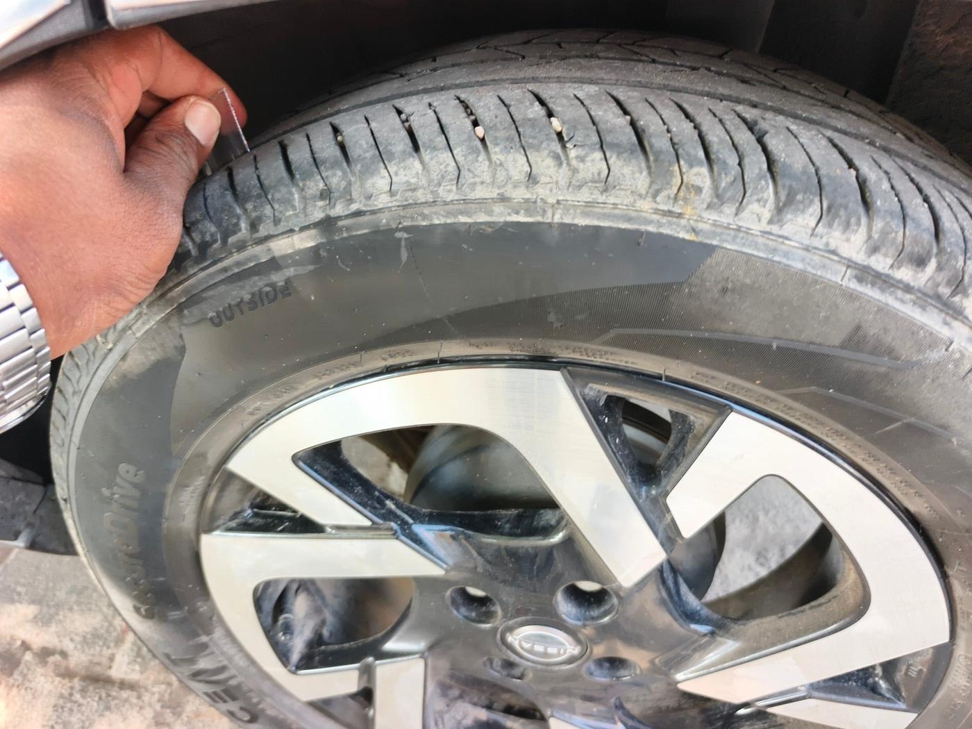 2023 Nissan MAGNITE XV MT, Petrol, Manual, 36,156 km, tyre