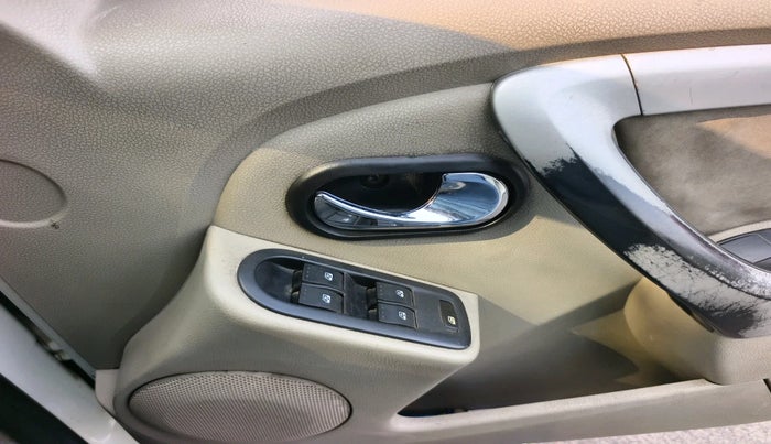 2014 Nissan Terrano XL (D), Diesel, Manual, 1,88,252 km, interior