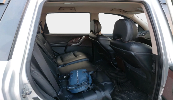 2013 Mahindra XUV500 W8, Diesel, Manual, 1,11,329 km, interior