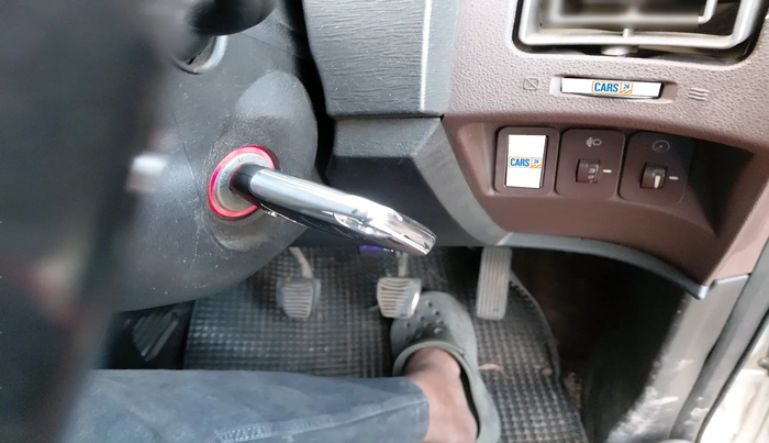 2013 Mahindra XUV500 W8, Diesel, Manual, 1,11,329 km, interior