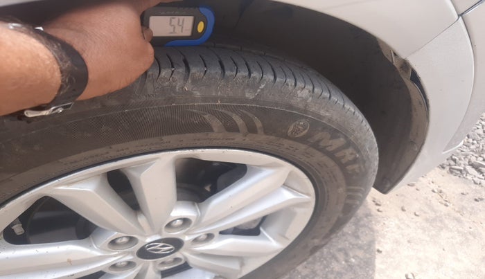 2015 Hyundai Creta SX 1.6 DIESEL, Diesel, Manual, 1,37,125 km, tyre