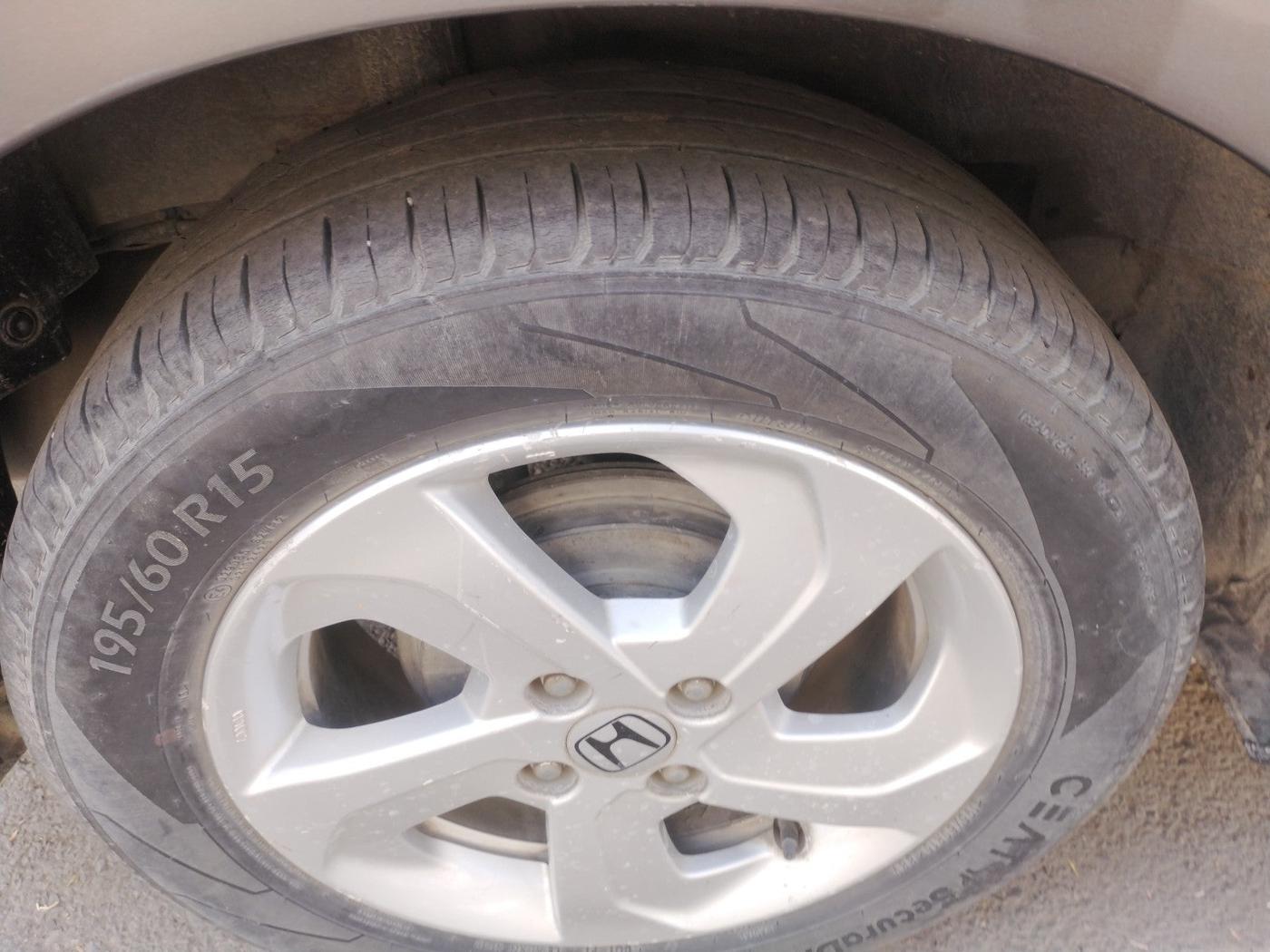 2014 Honda City 1.5L I-DTEC V, Diesel, Manual, 1,23,526 km, tyre