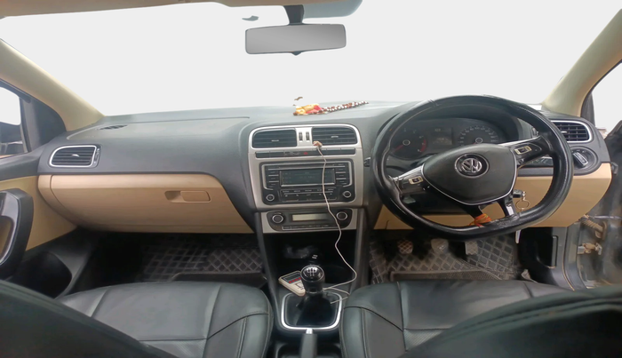 2015 Volkswagen Polo HIGHLINE1.2L, Petrol, Manual, 1,49,381 km, interior