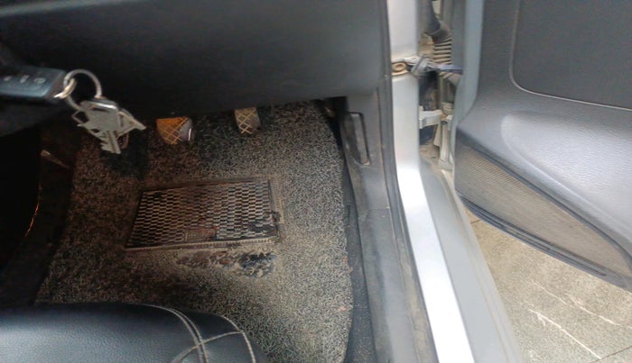 2017 Volkswagen Polo COMFORTLINE 1.2L, Petrol, Manual, 1,25,127 km, interior