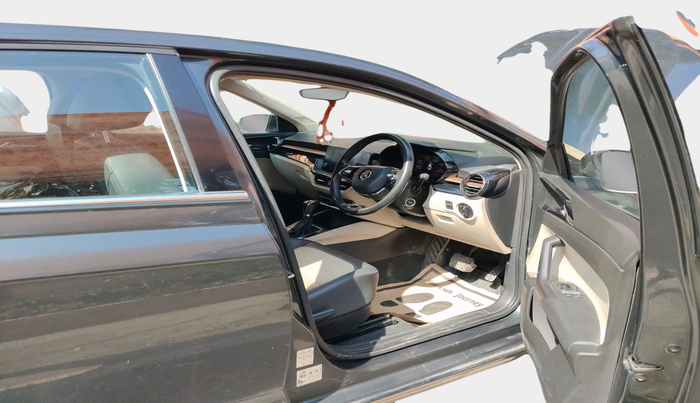 2023 Skoda SLAVIA STYLE 1.0L TSI AT, Petrol, Automatic, 39,703 km, interior