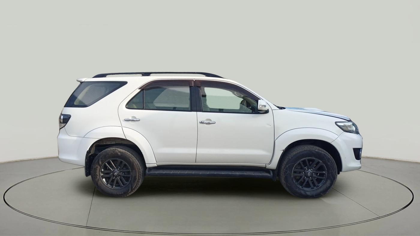 2015 Toyota Fortuner 3.0 4X2 AT, Diesel, Automatic, 2,05,991 km, exterior