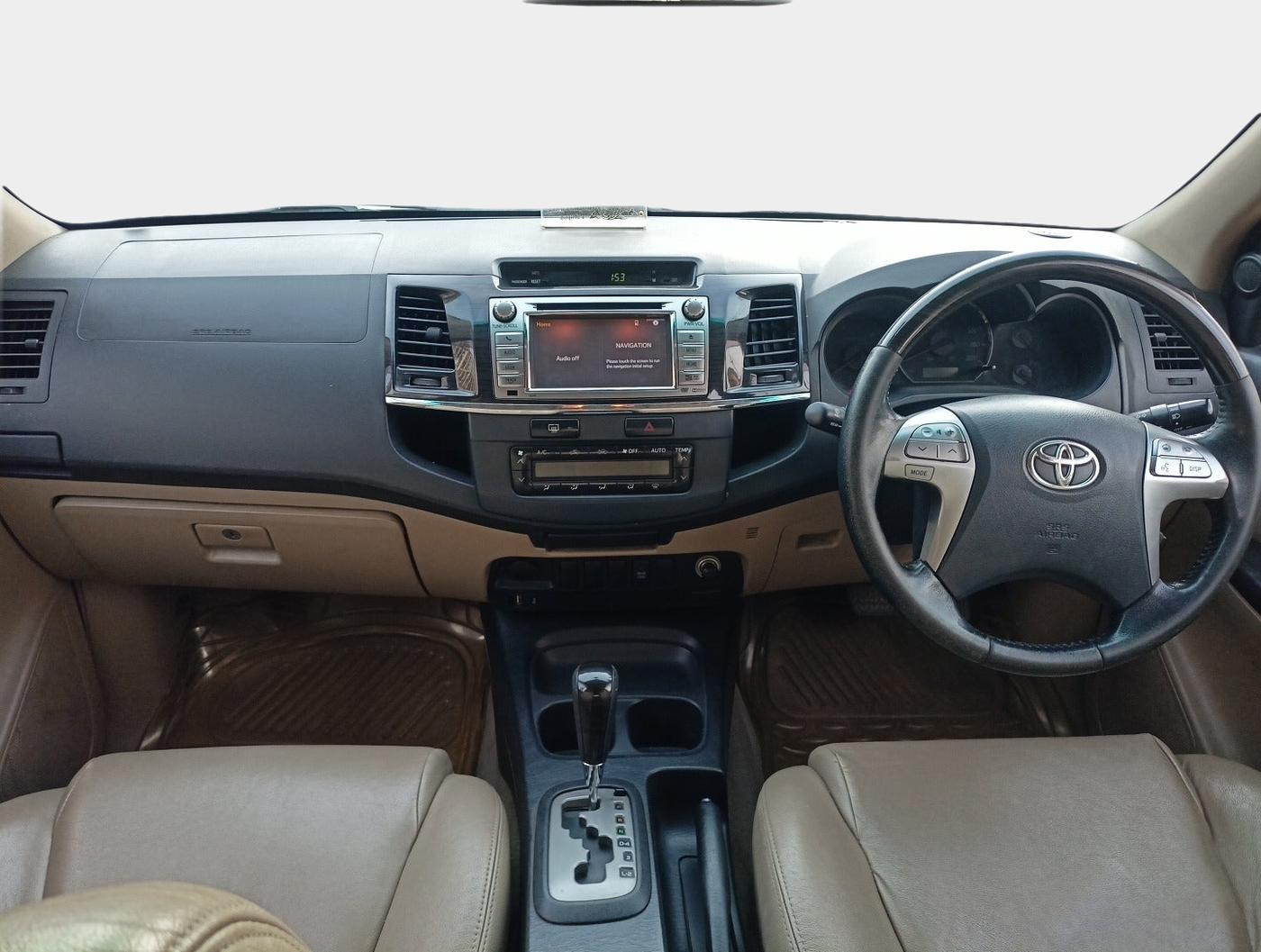 2015 Toyota Fortuner 3.0 4X2 AT, Diesel, Automatic, 2,05,991 km, interior