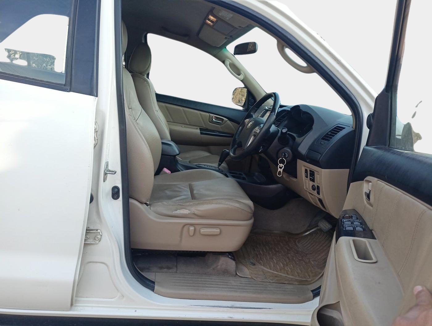 2015 Toyota Fortuner 3.0 4X2 AT, Diesel, Automatic, 2,05,991 km, interior