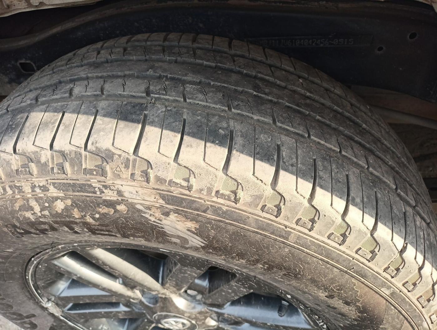 2015 Toyota Fortuner 3.0 4X2 AT, Diesel, Automatic, 2,05,991 km, tyre