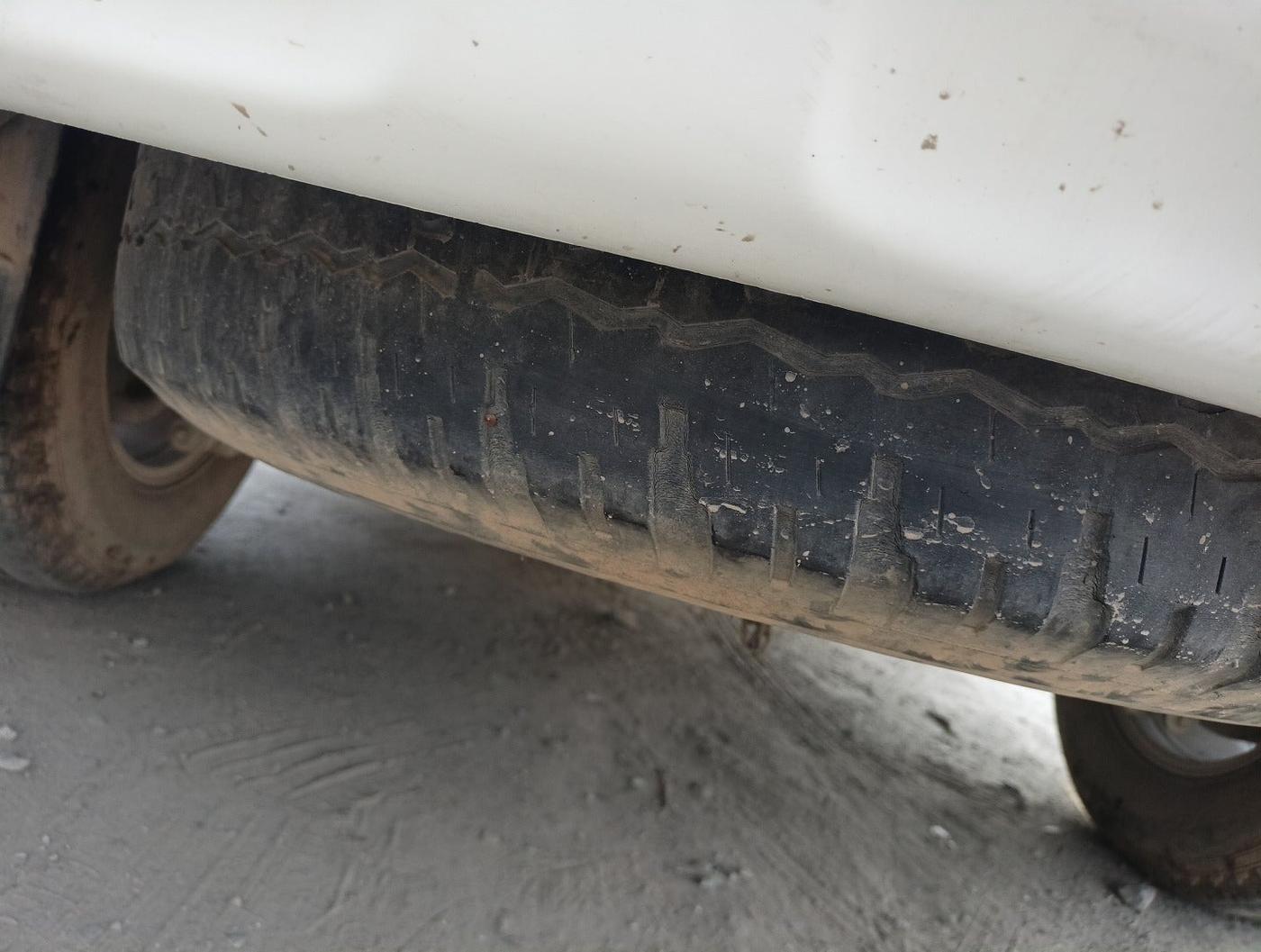 2015 Toyota Fortuner 3.0 4X2 AT, Diesel, Automatic, 2,05,991 km, tyre