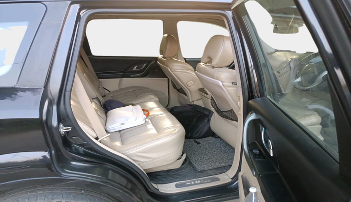 2018 Mahindra XUV500 W10, Diesel, Manual, 1,24,312 km, interior