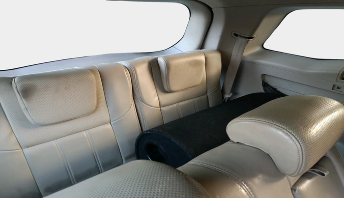 2018 Mahindra XUV500 W10, Diesel, Manual, 1,24,312 km, interior