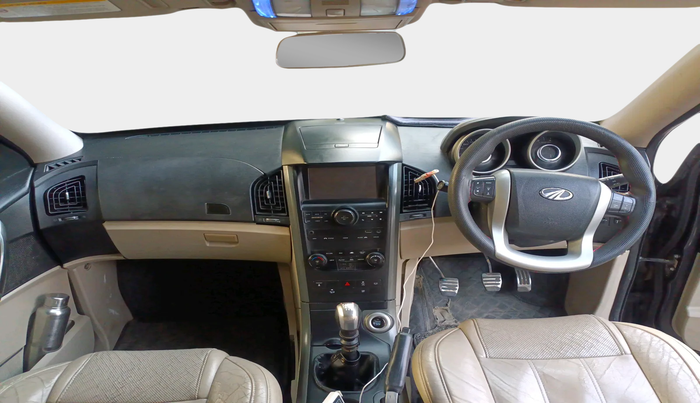 2018 Mahindra XUV500 W10, Diesel, Manual, 1,24,312 km, interior