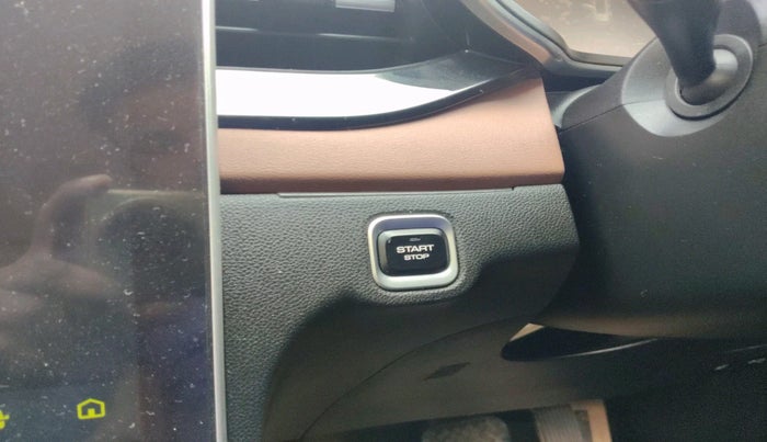 2024 MG HECTOR PLUS SHARP PRO 1.5 PETROL TURBO CVT 7 STR, Petrol, Automatic, 15,546 km, interior