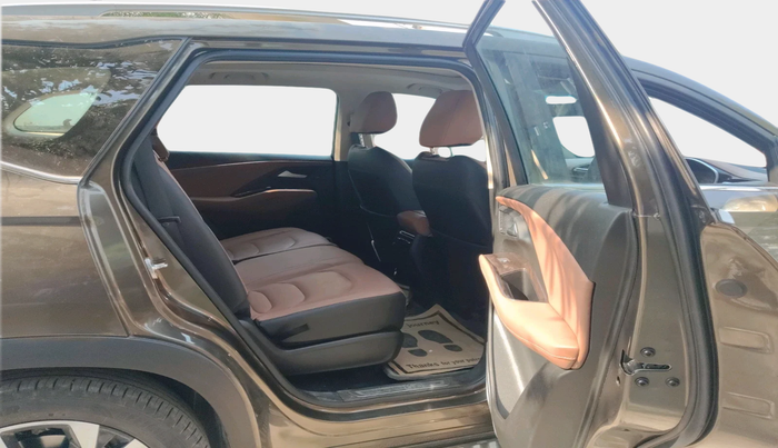 2024 MG HECTOR PLUS SHARP PRO 1.5 PETROL TURBO CVT 7 STR, Petrol, Automatic, 15,546 km, interior