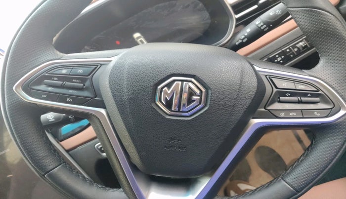 2024 MG HECTOR PLUS SHARP PRO 1.5 PETROL TURBO CVT 7 STR, Petrol, Automatic, 15,546 km, interior