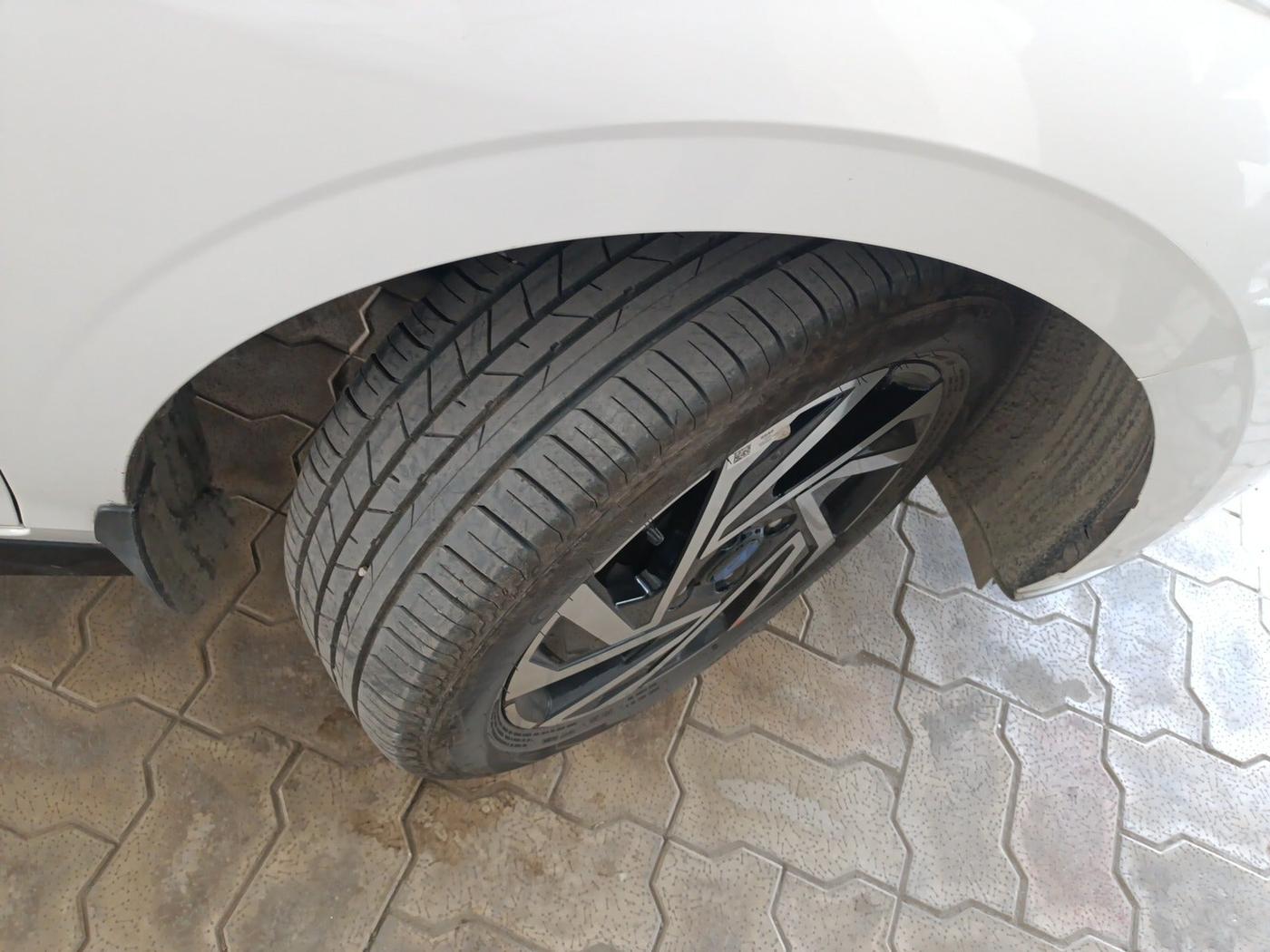 2024 Hyundai NEW I20 ASTA 1.2 MT, Petrol, Manual, 8,083 km, tyre