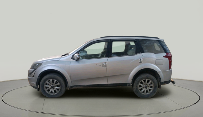 2016 Mahindra XUV500 W8, Diesel, Manual, 1,50,636 km, exterior