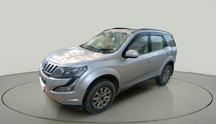 2016 Mahindra XUV500 W8, Diesel, Manual, 1,50,636 km, exterior