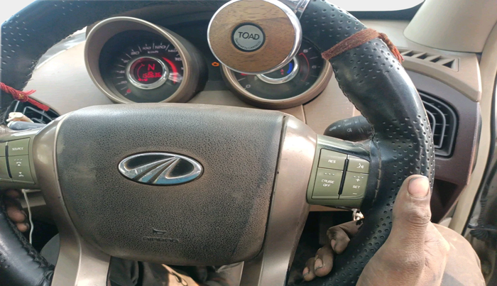 2016 Mahindra XUV500 W8, Diesel, Manual, 1,50,636 km, interior