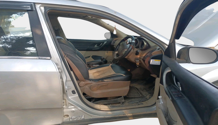 2016 Mahindra XUV500 W8, Diesel, Manual, 1,50,636 km, interior