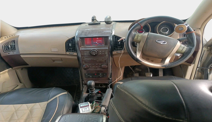 2016 Mahindra XUV500 W8, Diesel, Manual, 1,50,636 km, interior