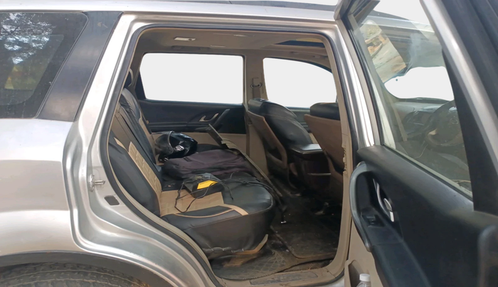 2016 Mahindra XUV500 W8, Diesel, Manual, 1,50,636 km, interior