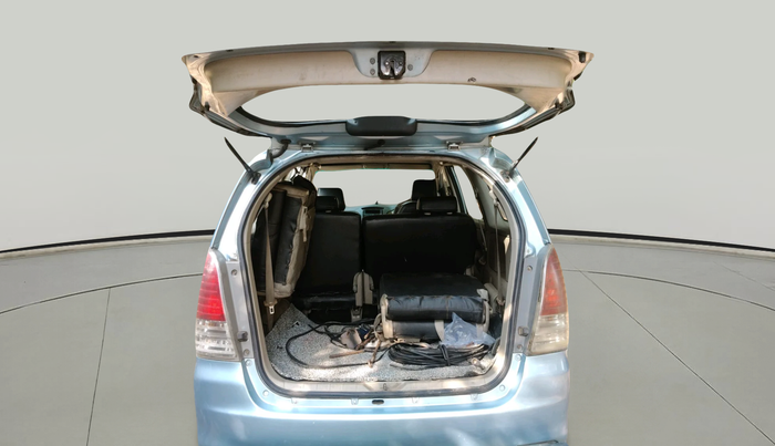 2010 Toyota Innova 2.5 G2 8STR, Diesel, Manual, 1,75,527 km, exterior