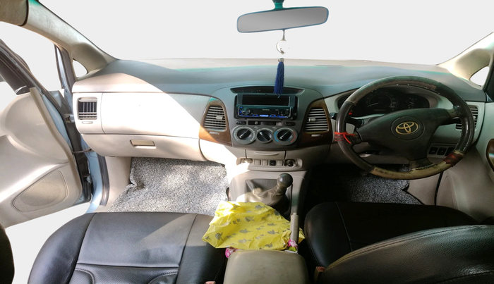 2010 Toyota Innova 2.5 G2 8STR, Diesel, Manual, 1,75,527 km, interior