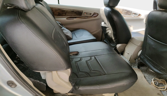 2010 Toyota Innova 2.5 G2 8STR, Diesel, Manual, 1,75,527 km, interior