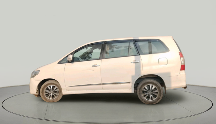 2015 Toyota Innova 2.5 VX 8 STR, Diesel, Manual, 53,886 km, exterior