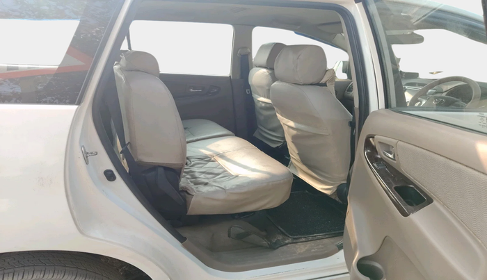 2015 Toyota Innova 2.5 VX 8 STR, Diesel, Manual, 53,886 km, interior