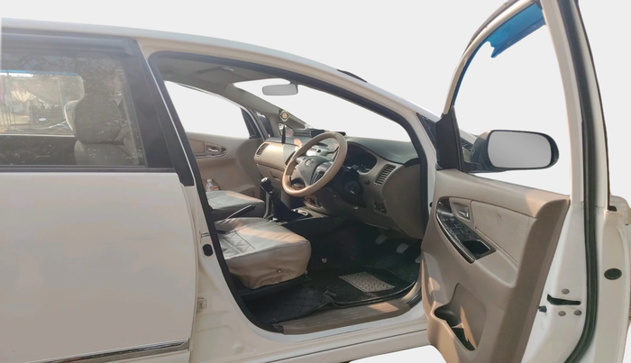 2015 Toyota Innova 2.5 VX 8 STR, Diesel, Manual, 53,886 km, interior