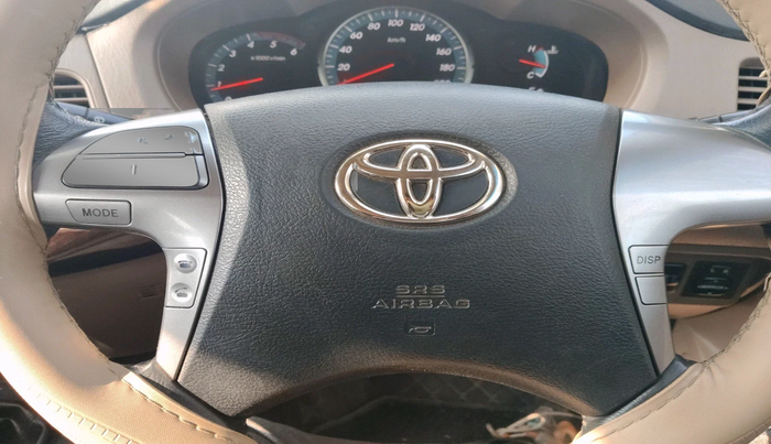 2015 Toyota Innova 2.5 VX 8 STR, Diesel, Manual, 53,886 km, interior