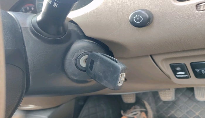 2015 Toyota Innova 2.5 VX 8 STR, Diesel, Manual, 53,886 km, interior