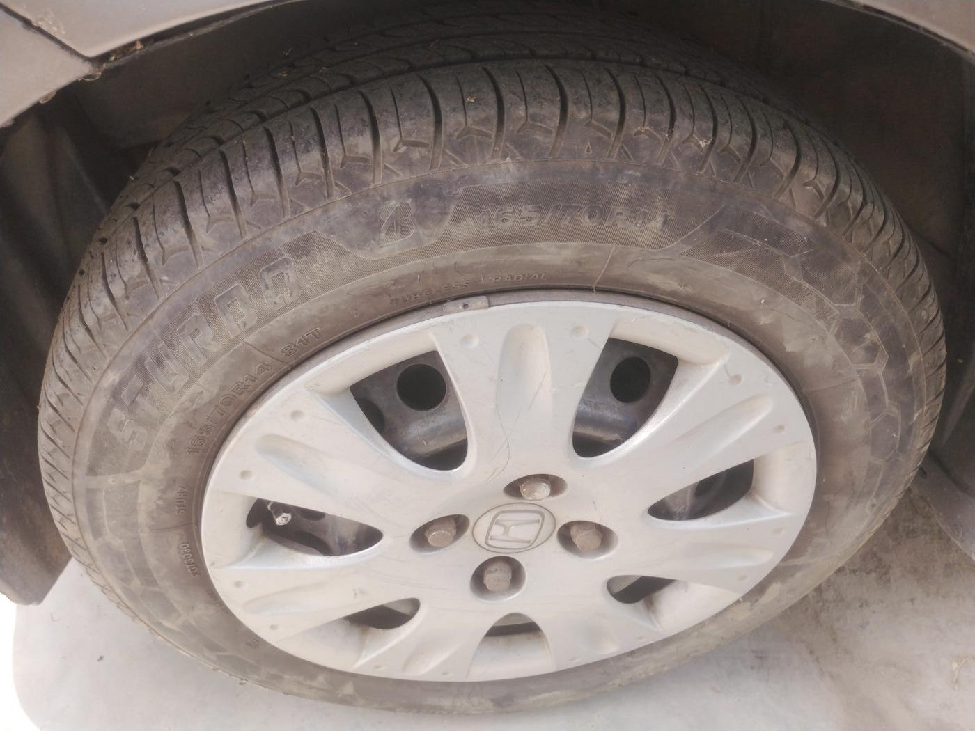 2013 Honda Amaze 1.5L I-DTEC S, Diesel, Manual, 97,359 km, tyre