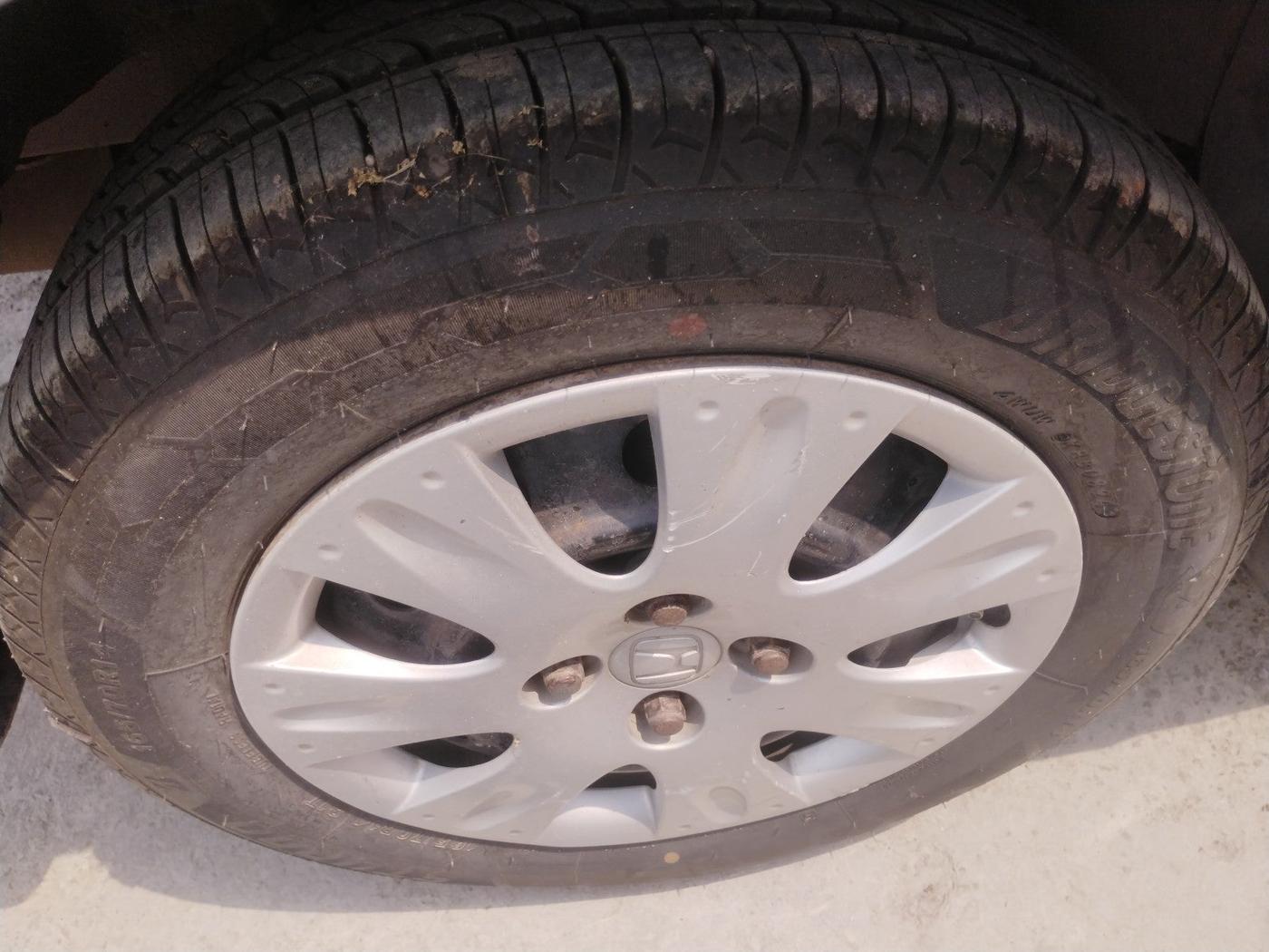 2013 Honda Amaze 1.5L I-DTEC S, Diesel, Manual, 97,359 km, tyre