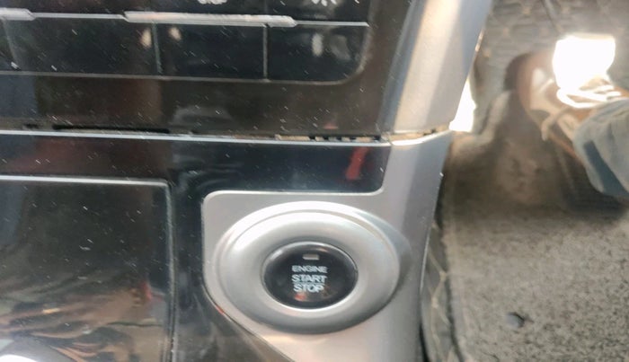 2018 Mahindra XUV500 W7, Diesel, Manual, 89,531 km, interior