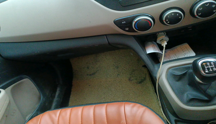 2017 Hyundai Grand i10 SPORTZ 1.2 KAPPA VTVT, Petrol, Manual, 1,33,361 km, interior