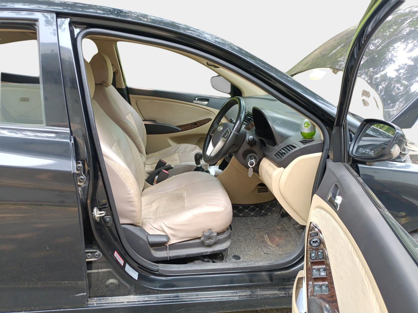 2013 Hyundai Verna FLUIDIC 1.6 CRDI SX, Diesel, Manual, 90,246 km, interior