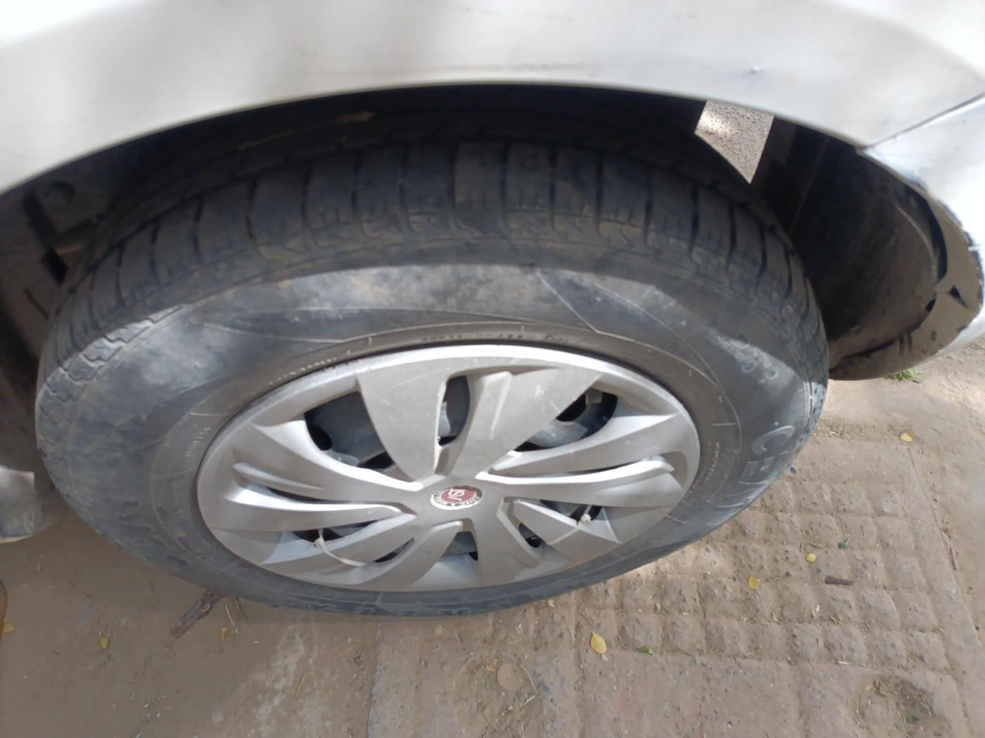2013 Maruti Swift VXI, Petrol, Manual, 67,258 km, tyre