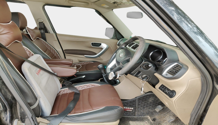 2016 Mahindra TUV300 T8, Diesel, Manual, 1,59,962 km, interior