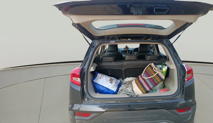 2021 Mahindra XUV300 W8 (O) 1.5 DIESEL, Diesel, Manual, 1,20,352 km, exterior