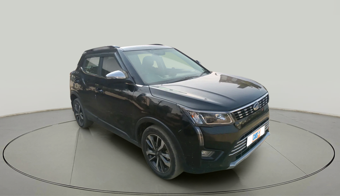 2021 Mahindra XUV300 W8 (O) 1.5 DIESEL, Diesel, Manual, 1,20,352 km, exterior