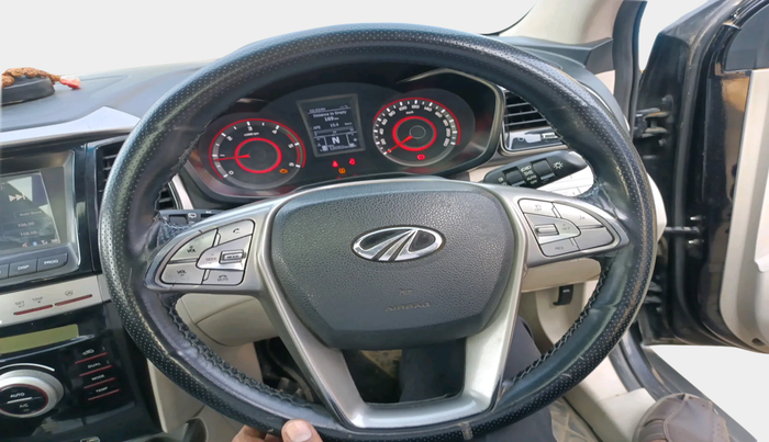 2021 Mahindra XUV300 W8 (O) 1.5 DIESEL, Diesel, Manual, 1,20,352 km, interior