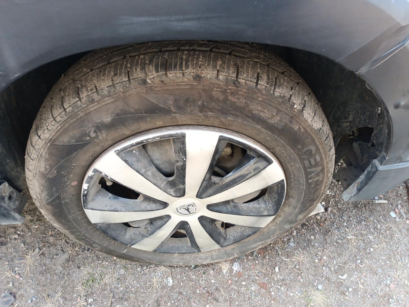2018 Tata TIAGO NRG PETROL, Petrol, Manual, 44,682 km, tyre