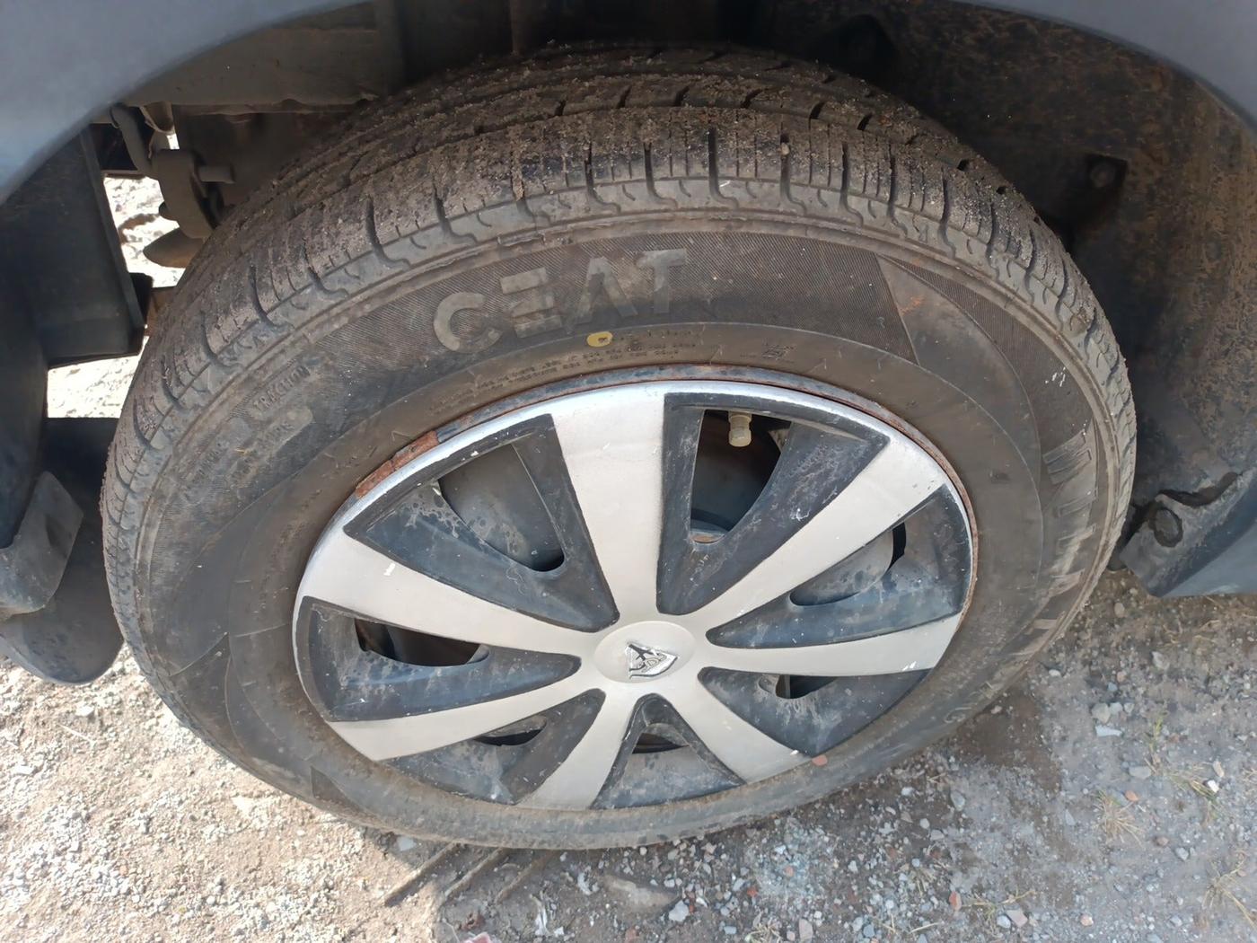 2018 Tata TIAGO NRG PETROL, Petrol, Manual, 44,682 km, tyre